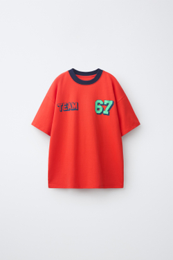 ZARA ФУТБОЛКА С ПРИНТОМ TEAM SIX SEVEN, КРАСНЫЙ