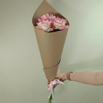 Розовые розы