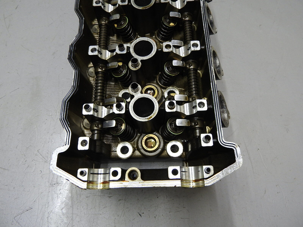 головка блока цилиндров Kawasaki ZZR1100 2 (ZXT10CE)