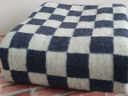 Одеяло полушерстяное "ВВ. СЕРО-БЕЛАЯ КЛЕТКА" ОПШ-3, 50% шерсть, плотность 400 г/м2, Россия.