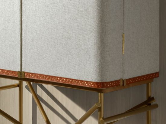 Высокий буфет 3272 из ткани, ореха и полированной золотистой стали