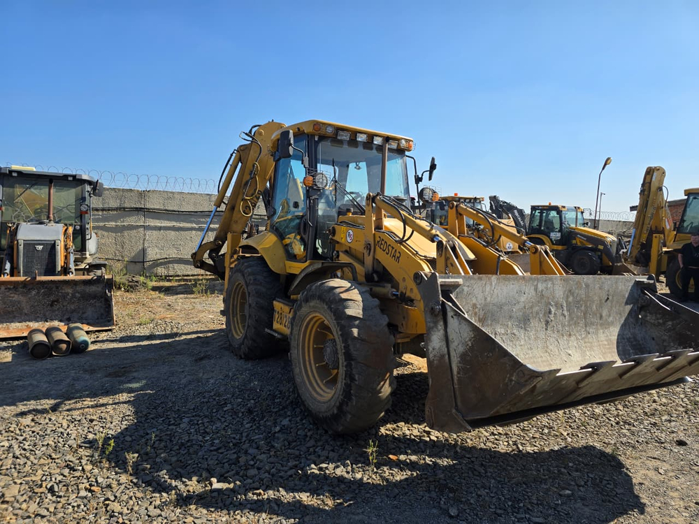 REDSTAR T28* Экскаватор-погрузчик T28/28 (Дизельный, 4,8 л, 102 л.с., АТ)