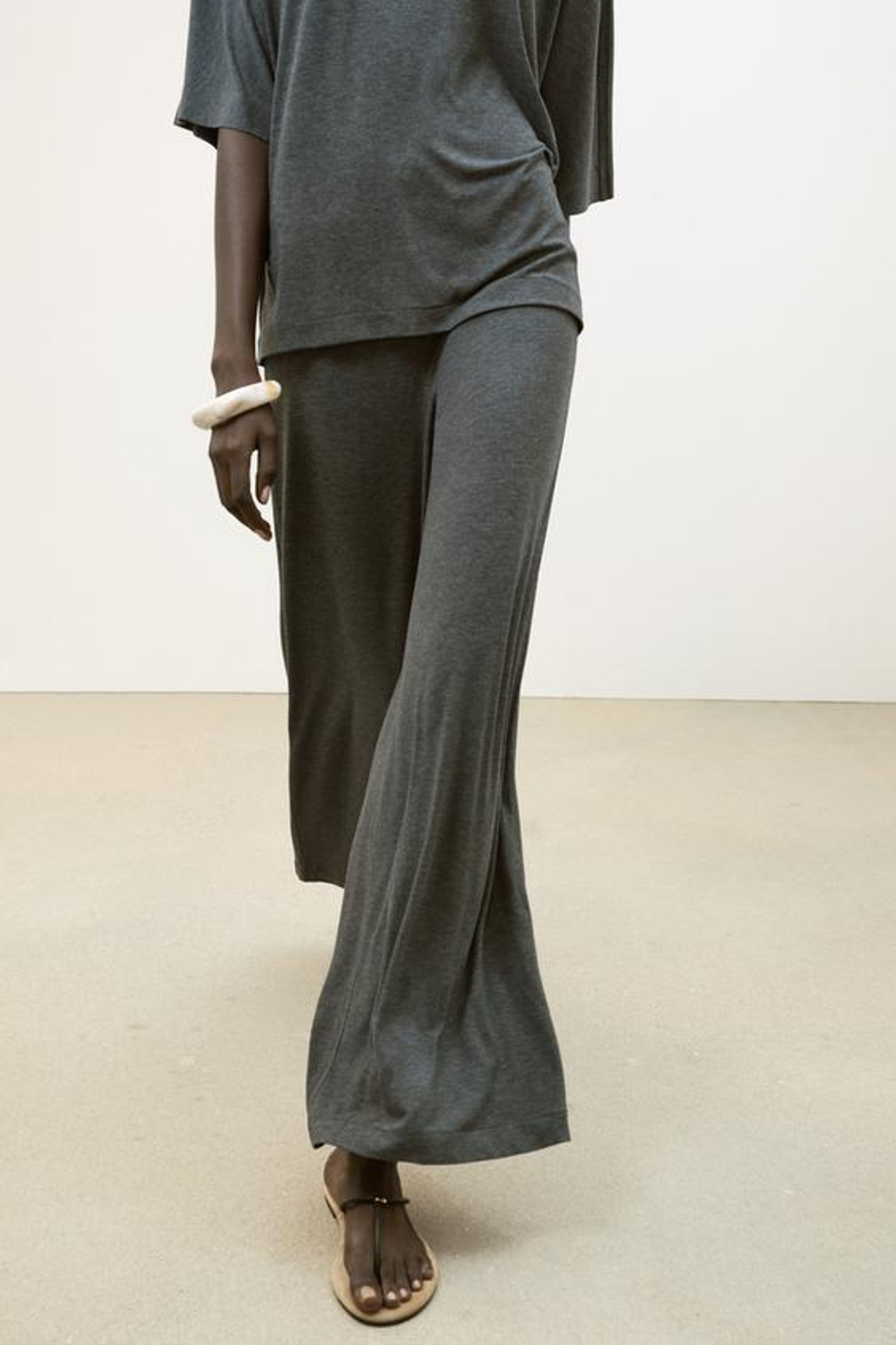 ZARA СТРУЯЩИЕСЯ БРЮКИ-ПАЛАЦЦО, МЯГКИЙ СЕРЫЙ