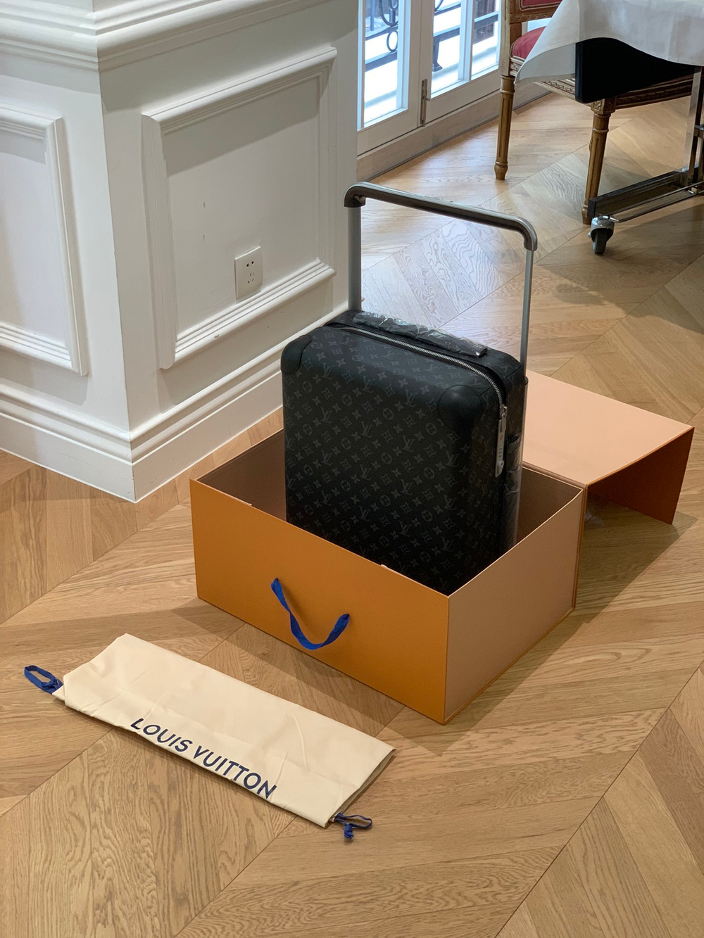 Louis Vuitton Horizon 55 Suitcase