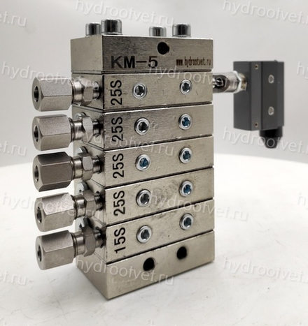 KM-7(25S-20T-20T-20T-20T-20T-20T) - Питатель прогрессивной смазки, секционный