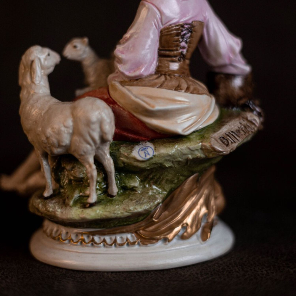 Фарфоровая мануфактура Capodimonte «Пастушка»