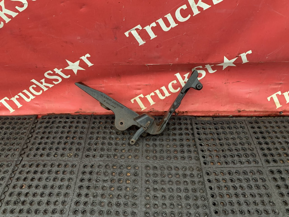 Кронштейн торсиона кабины правый