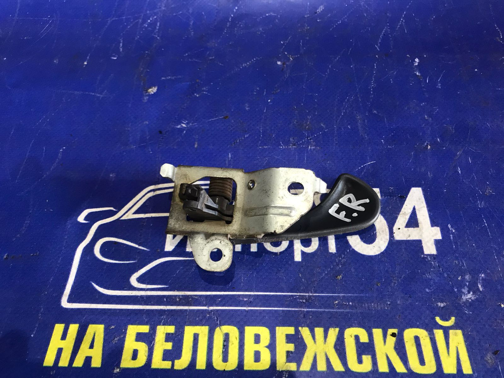 Ручка двери передней правой салонная MITSUBISHI MIRAGE 1992