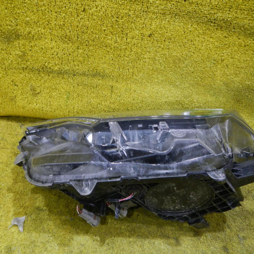 Фара левая Toyota Rav 4 CA40 (2015-2019) галоген