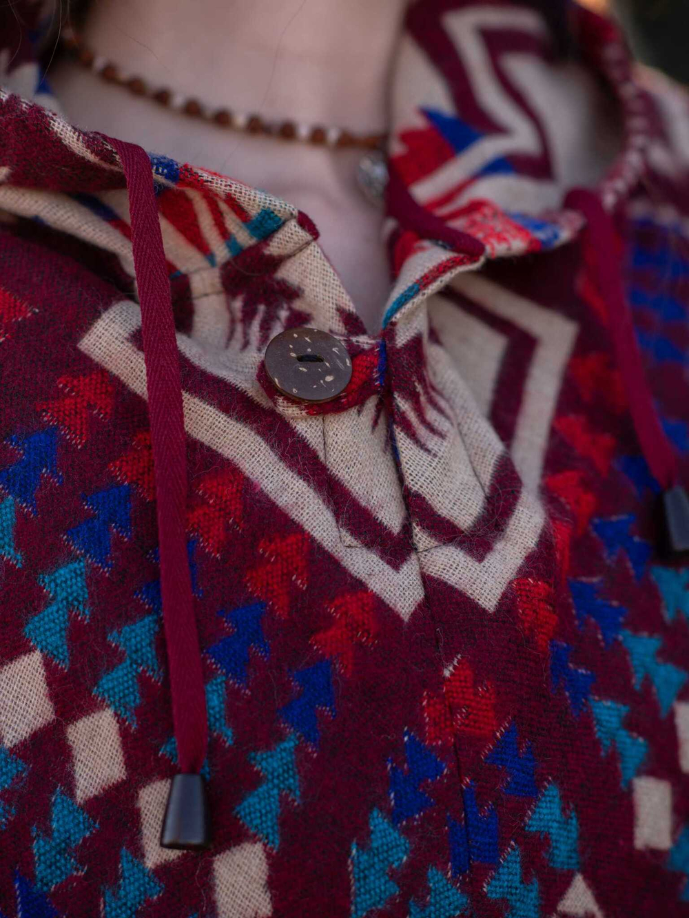 Пончо женское шерстяное с орнаментом