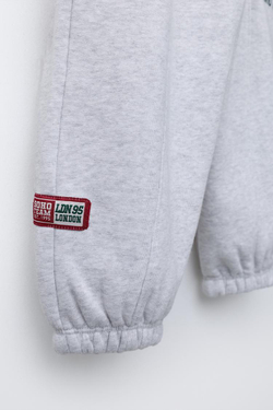 ZARA БРЮКИ-ДЖОГГЕРЫ С ВЫШИВКОЙ, СЕРЫЙ МЕЛАНЖ