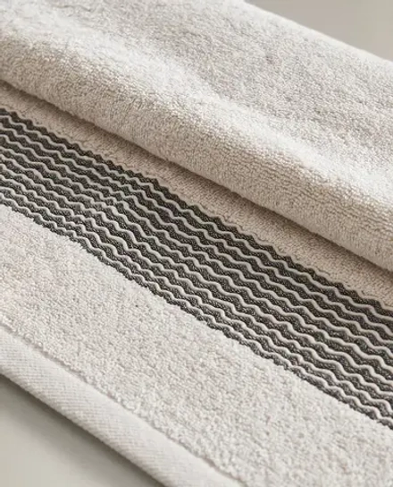ZARA HOME ПОЛОТЕНЦЕ ИЗ ХЛОПКА СО СКЛАДКАМИ ПО КРОМКЕ, ПЕСОЧНЫЙ/ЧЕРНЫЙ