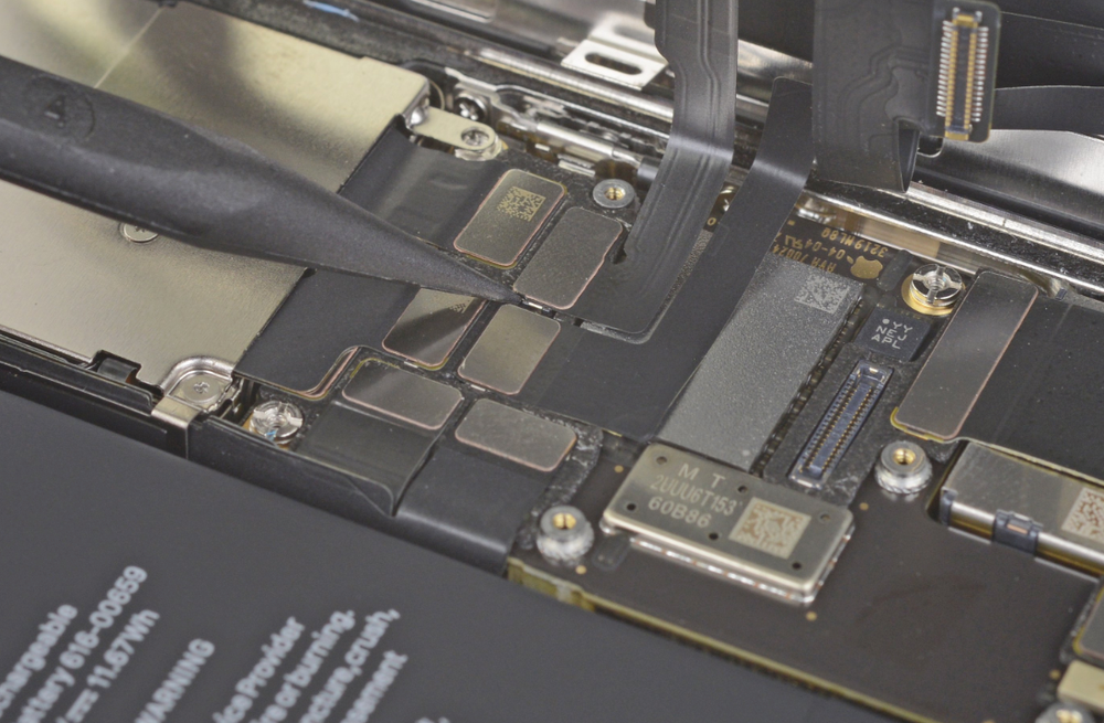 Восстановление после попадания влаги iPhone 11 Pro