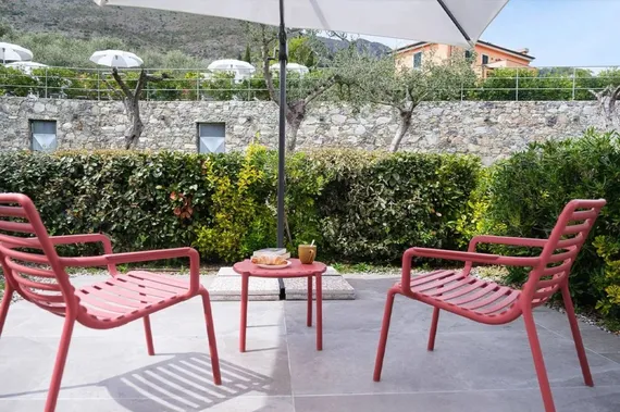 Журнальный столик Doga Ø50 см марсала