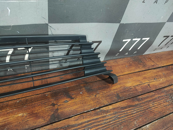 Решетка переднего бампера Toyota Corolla (E180) 15-19 Б/У Оригинал 5311202690