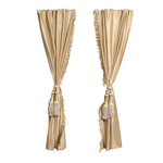 Шторы спального места с прихватами "Кисти" бежевые в кабину Volvo, Scania, MAN, DAF, Merc, Камаз, Sitrak, Shacman, Foton, FAW. Высота 1,5м, ширина одной стороны - 1,15м. Блэкаут, велюр. Бежевый цвет с бежевой бахромой и бежевыми кистями