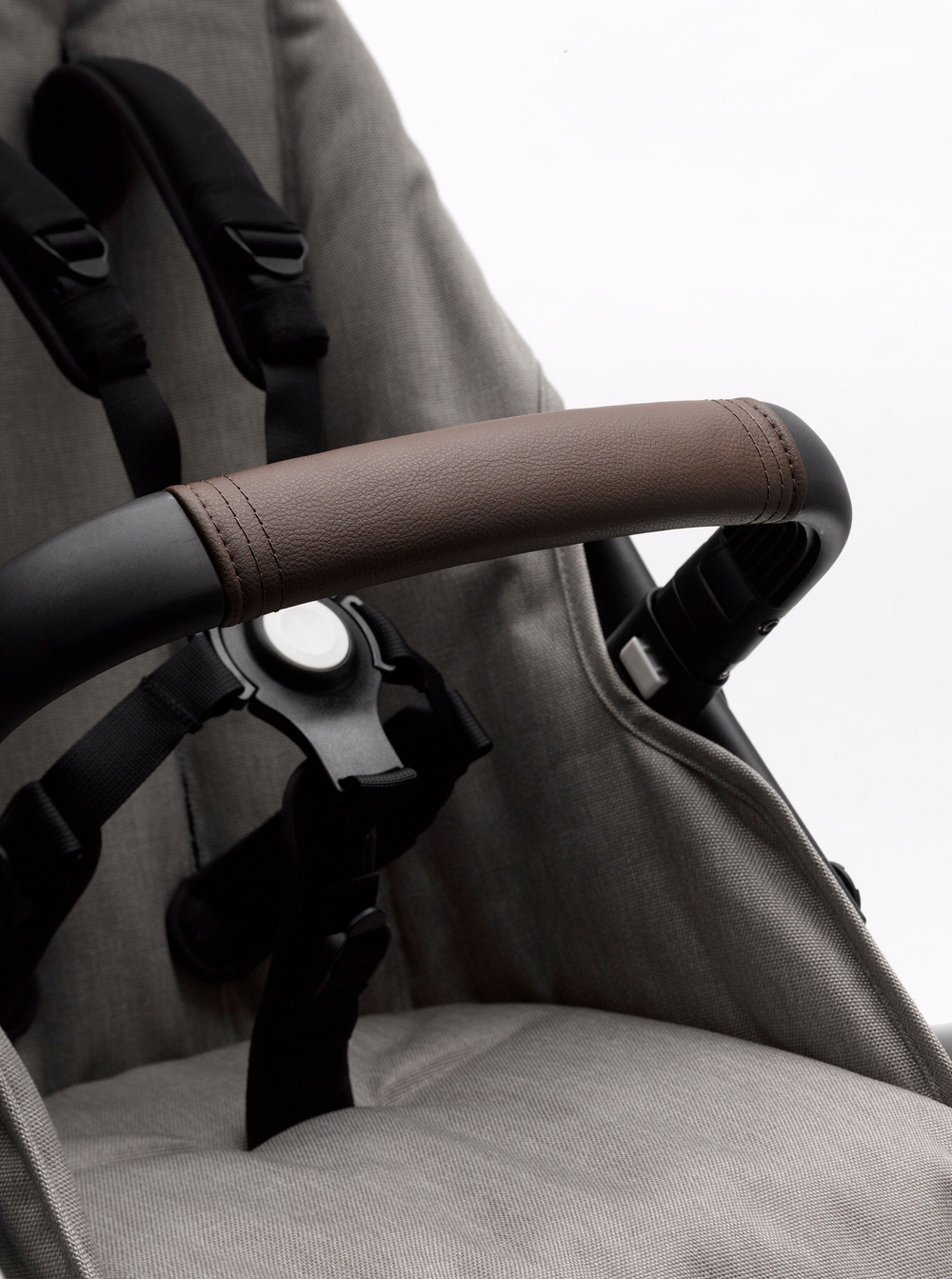 Коляска 2 в 1 Bugaboo Fox 2 Mineral Complete Black/Taupe, черный/темно-серый