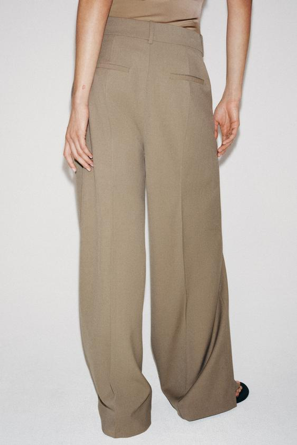 Брюки с широкими брючинами в стиле минимализм от ZW COLLECTION - ZARA
