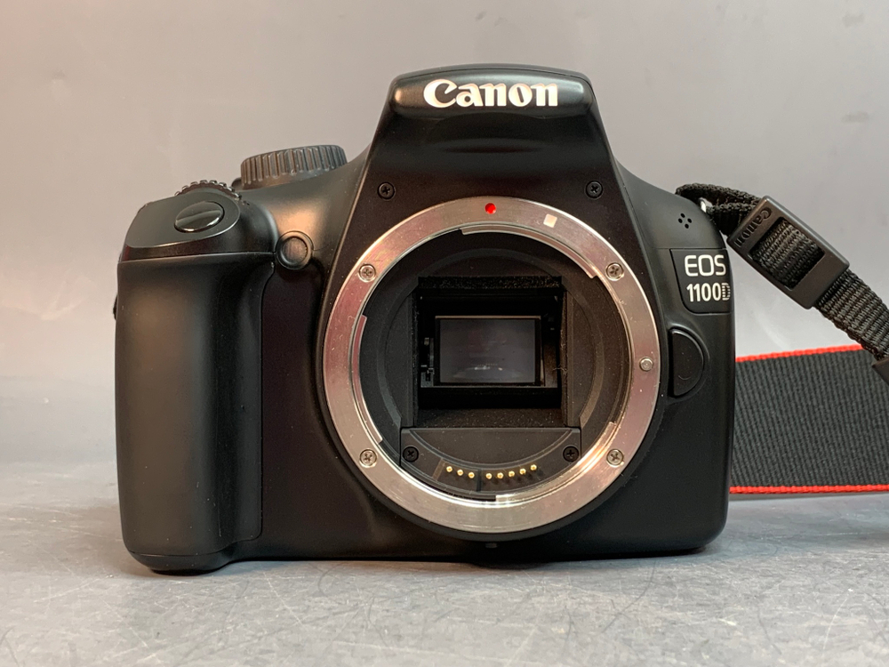 Canon 1100D kit 18-55mm 3.5-5.6 III 2.759 кадров