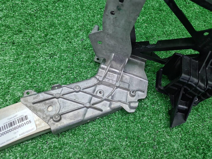 Кронштейн передней панели Mercedes E W213 (16-23)