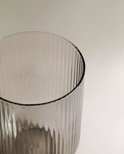 ZARA HOME СТАКАН ИЗ ТЕРМОСТОЙКОГО СТЕКЛА С РЕЛЬЕФНЫМ УЗОРОМ В ПОЛОСКУ, СЕРЫЙ