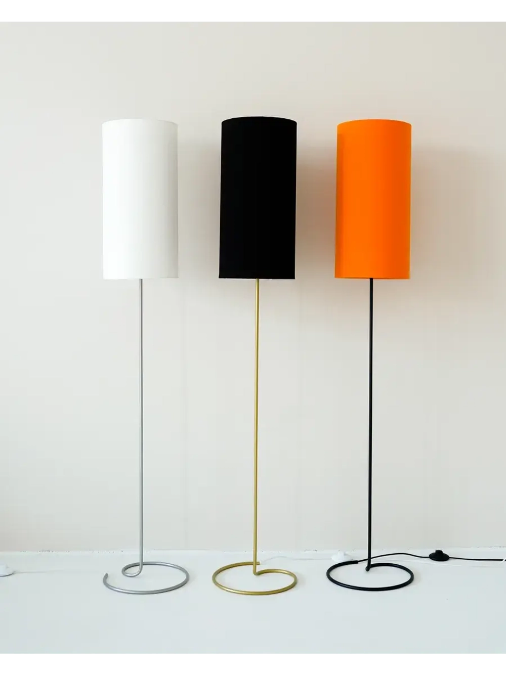 Торшер напольный с абажуром в гостиную современный