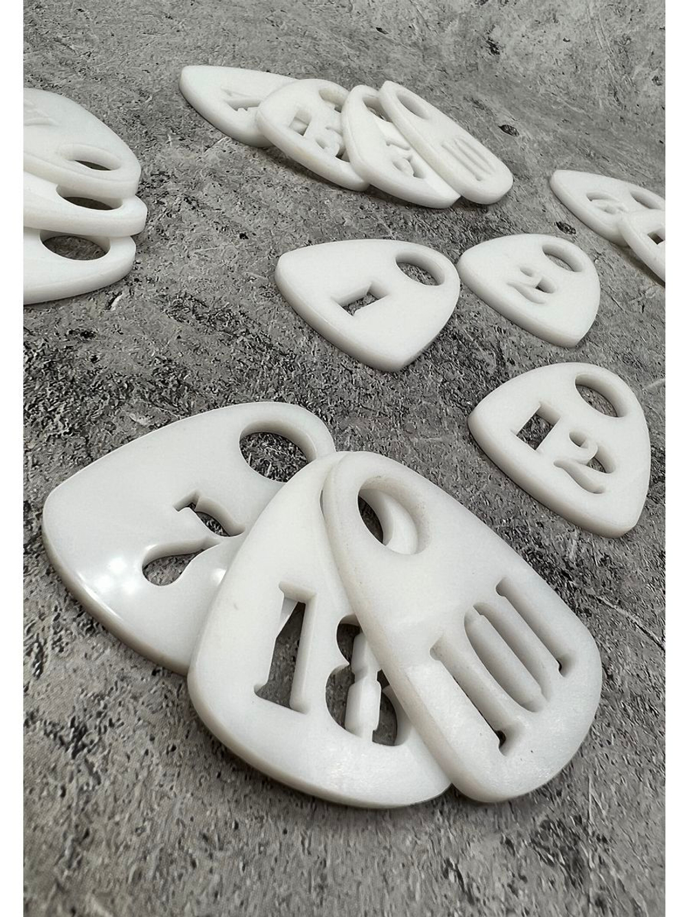 Номерки для гардероба прорезные