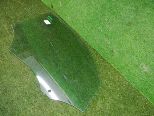 Стекло двери переднее правое Mercedes B w247 (2018-н.в.)