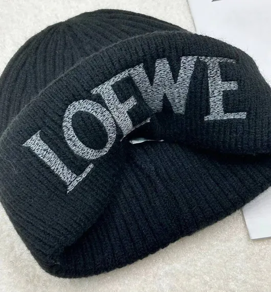 Шапочка бини LOEWE из шерсти