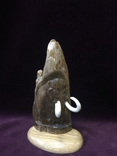 Экран "Мамонт", резная кость.