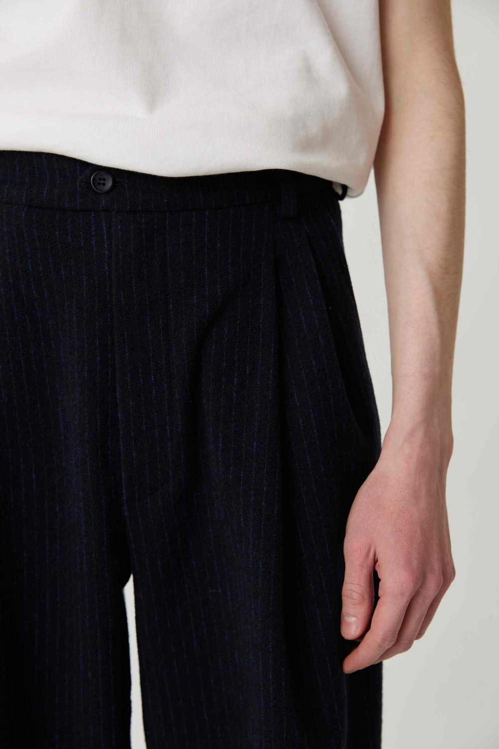 Брюки мужские со складками из шерсти в полоску