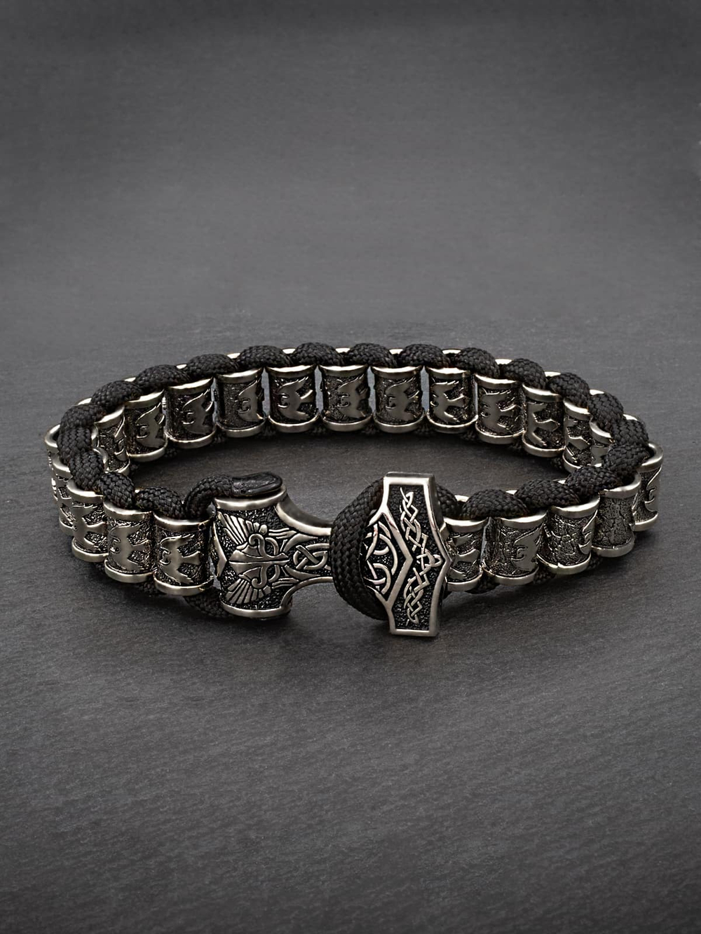 Картинка браслет с скандинавской застежкой молот тора.