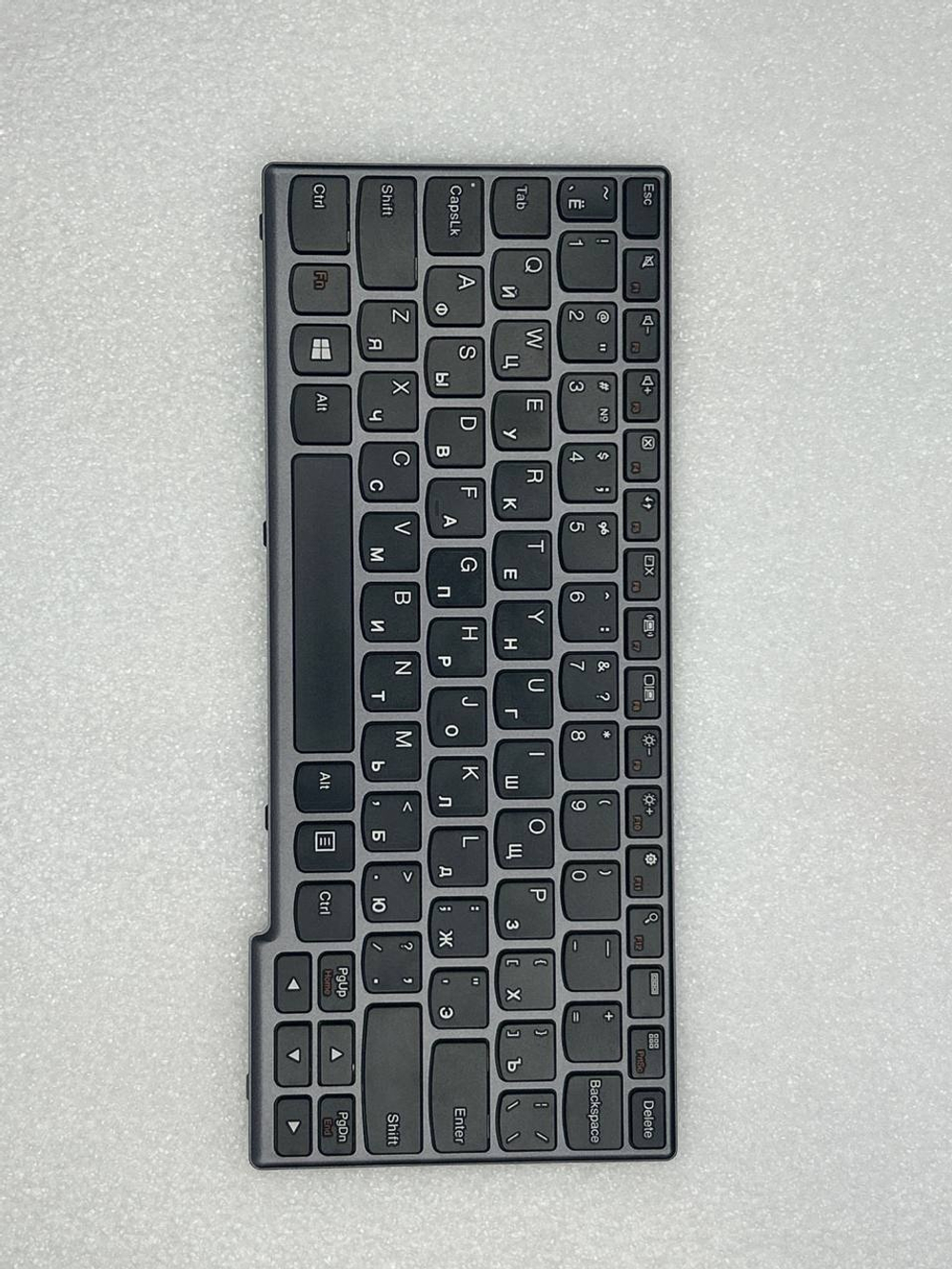 Верхняя панель с клавиатурой (топкейс) для ноутбука Lenovo K3011 раскладка - русская, без подсветки, черная, без отпечатка пальца (90202249), оригинал