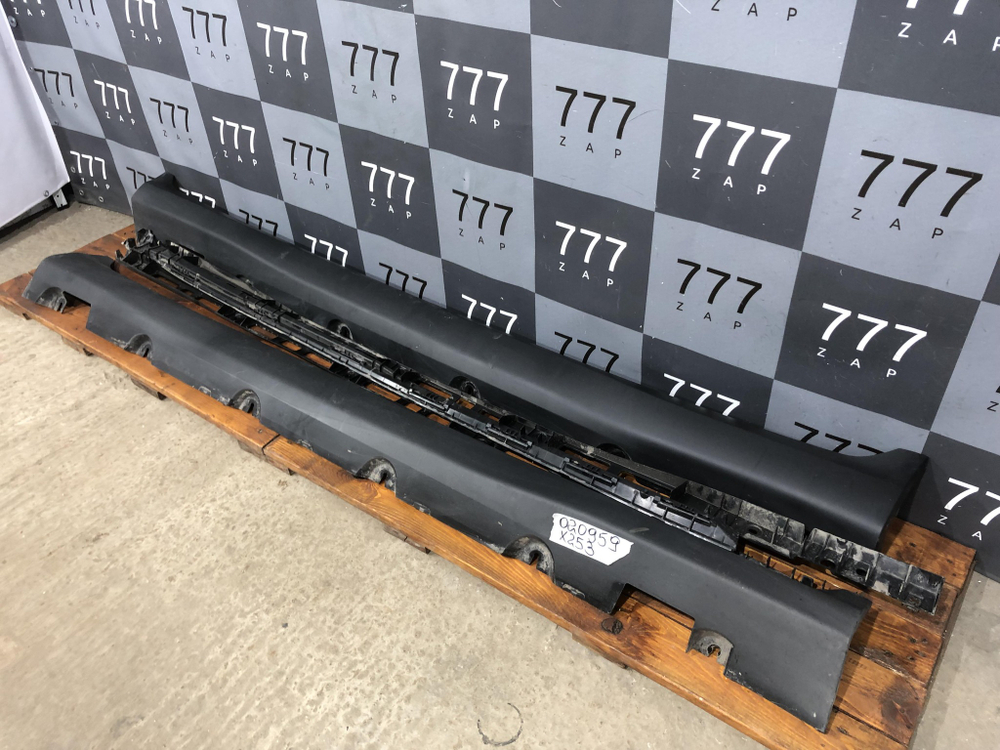 Накладки порогов Комплект Mercedes GLC (X253)  Б/У Оригинал A2536980900