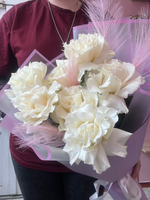 Букет с французскими розами и сухоцветами