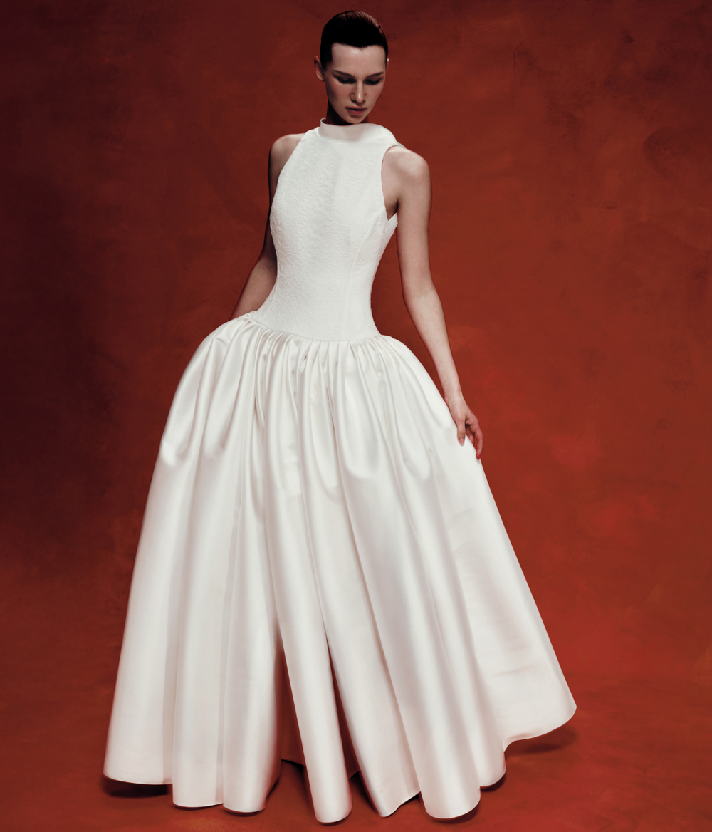 Платье макси из крепа и атласа с объемной юбкой