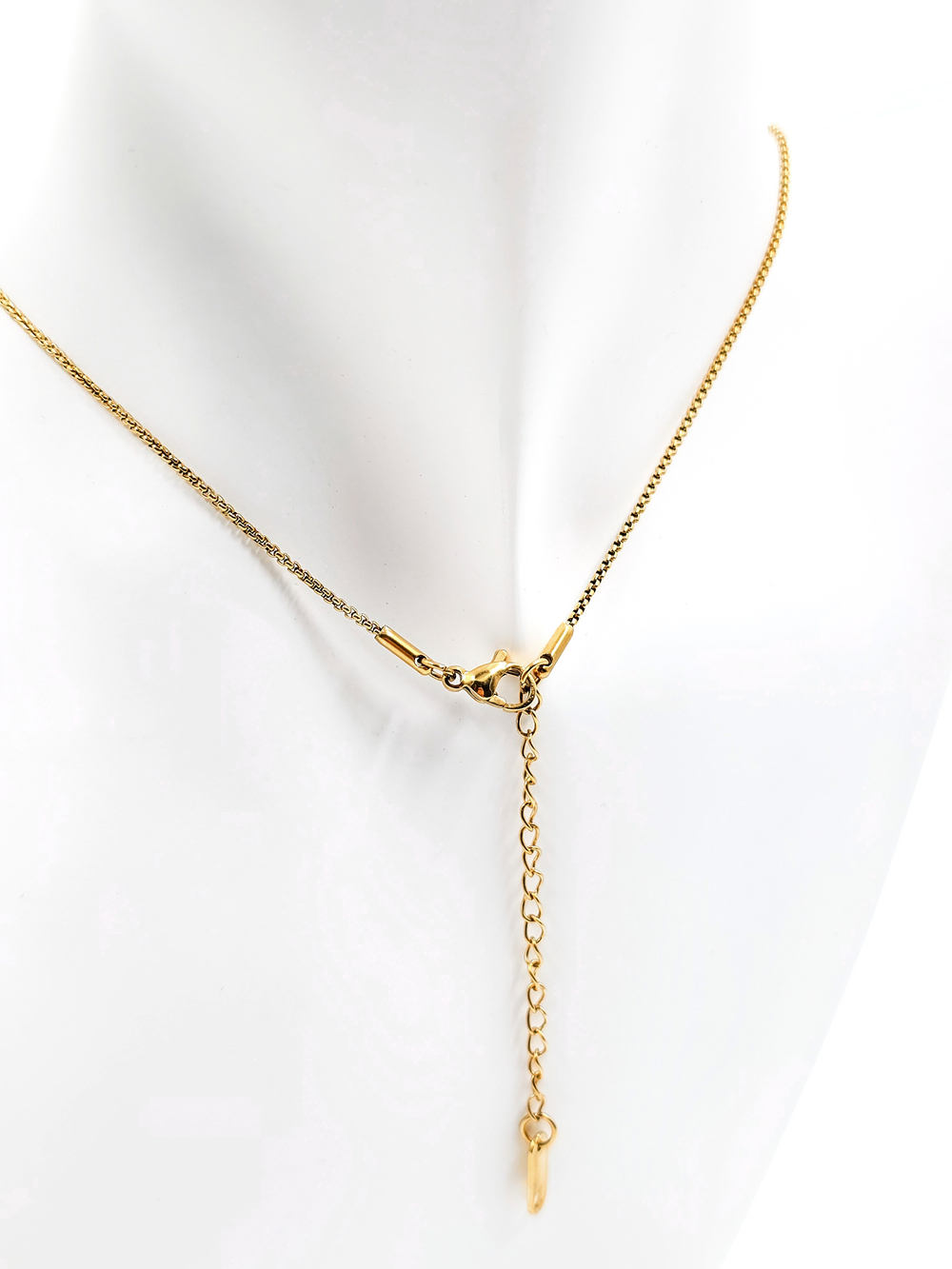 Комплект добра. Браслет из красной нити и подвеска.