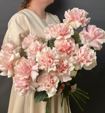 15 розовых французских роз