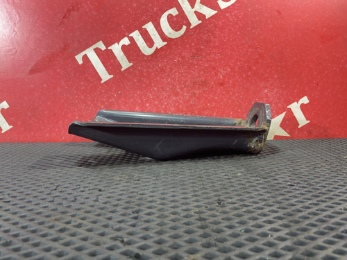 Кронштейн амортизатора переднего