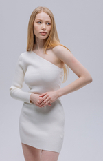 Платье с открытым плечом