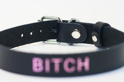 Лунный свет Ошейник с надписью BITCH (черный)