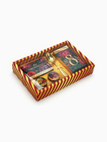 Подарочный набор «Ты совершенна»: крем-мёд с клубникой и хлопком 30 г × 2 шт., арахис в шоколадной глазури 70 г, чай чёрный с тропическими фруктами 50 г, ложка