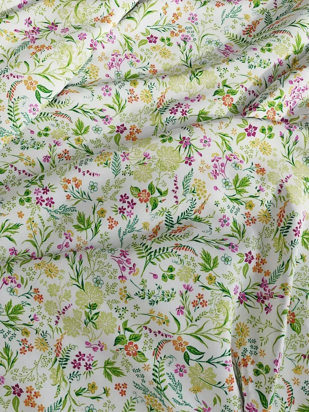 Декоративная наволочка с рюшами, оборками "Полевые цветы" 50х70 см, 1 шт, без молнии