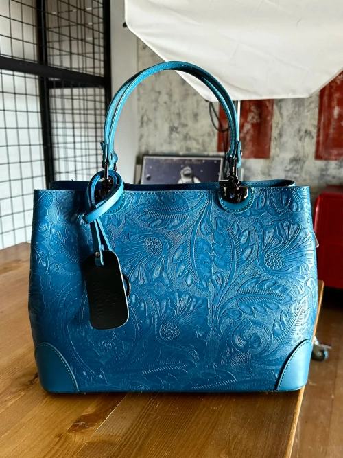 Женская форматная сумка из натуральной кожи цвета морская волна