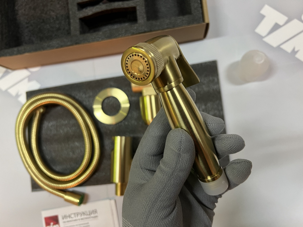 Смеситель встроенный с гигиеническим душем Timo Saona (2389/17SM) золото матовое