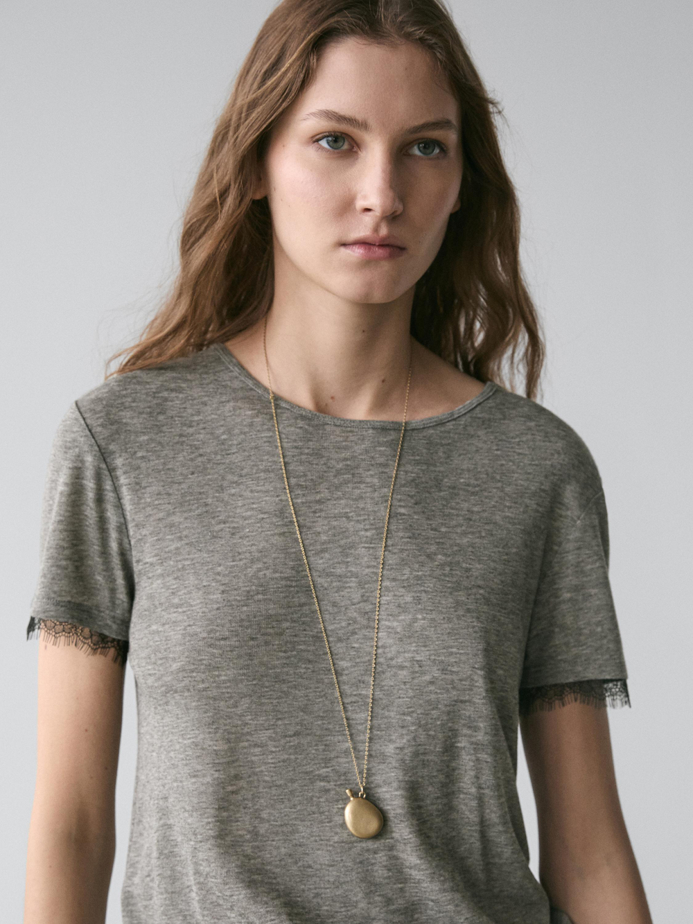 Massimo Dutti Футболка с V-образным вырезом и кружевной отделкой, серый меланж