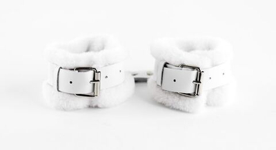 Белые оковы из натуральной кожи с нежным мехом (Цвет: белый)