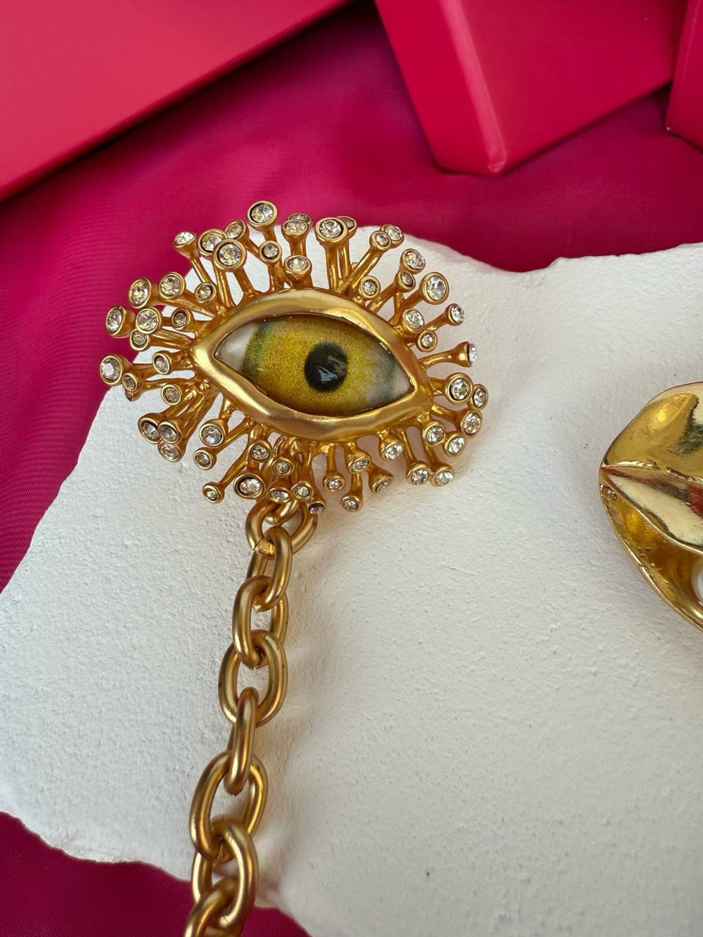 Брошь Schiaparelli