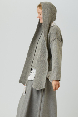 Шарф с капюшоном серого цвета