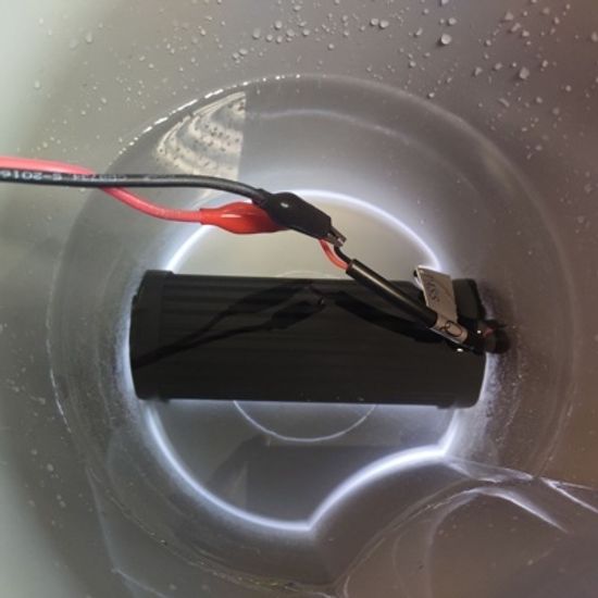 Сверхмощная компактная светодиодная балка с узким направленным пучком света.